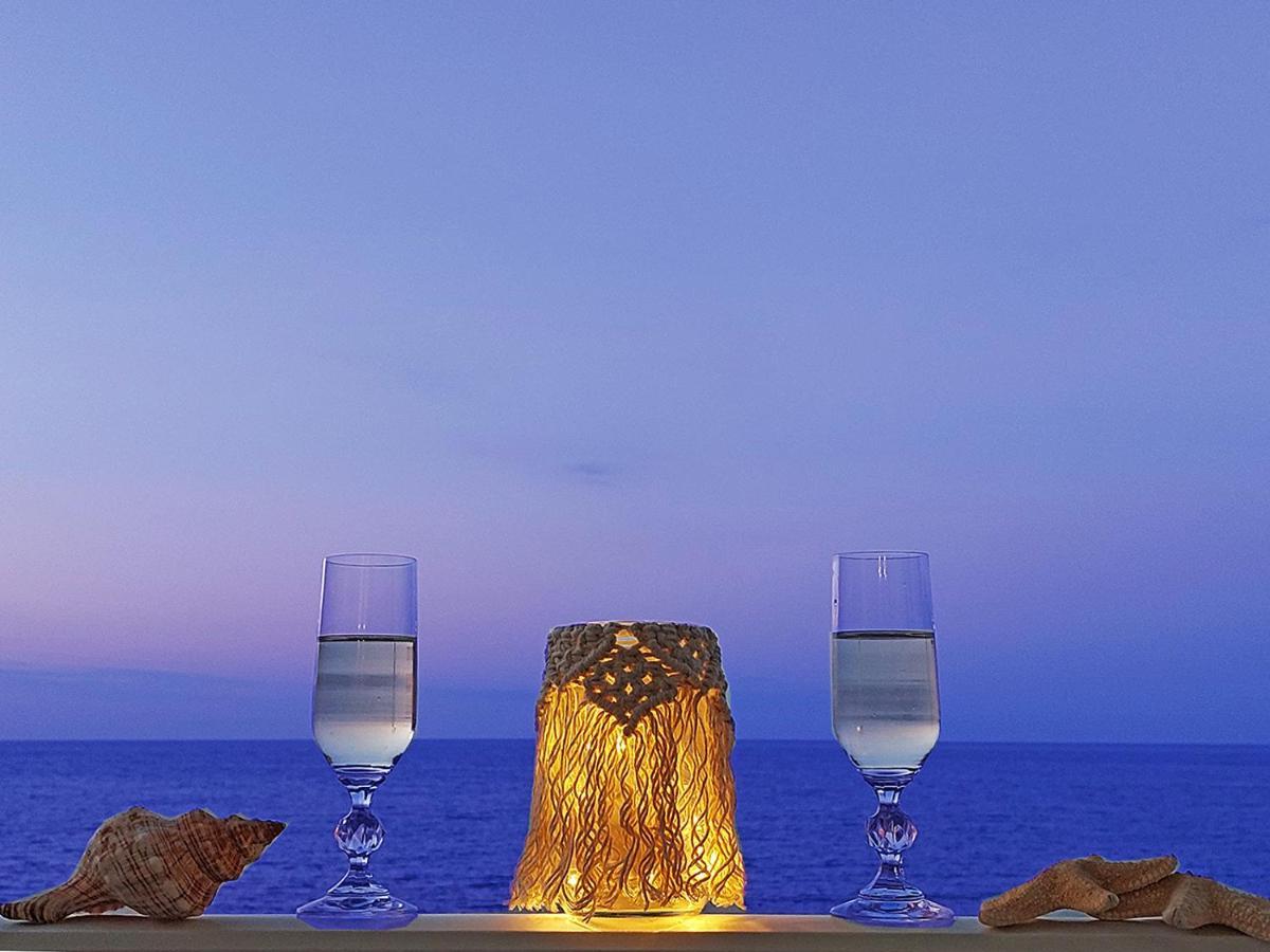 Amazing Beachfront Apartment In Hersonissos Zewnętrze zdjęcie
