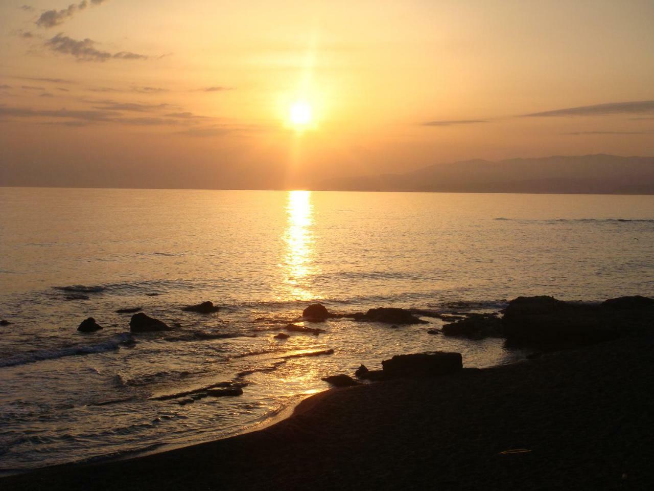 Amazing Beachfront Apartment In Hersonissos Zewnętrze zdjęcie